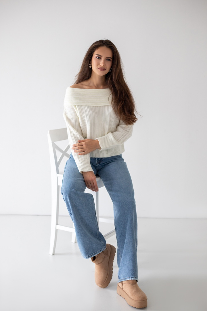 Светр жіночий